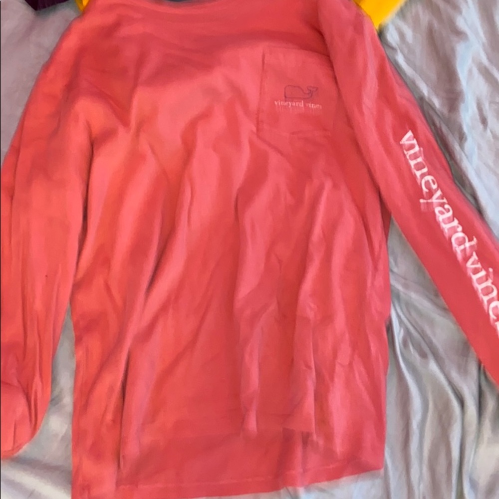 Vineyard vine tee